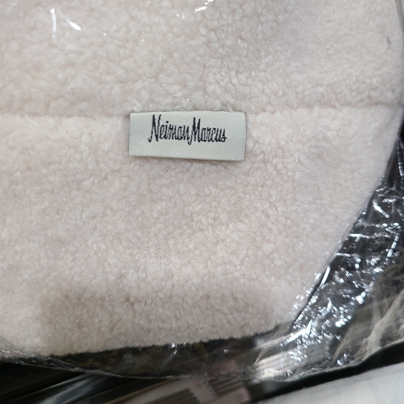 Neiman Marcus Winter White & Black Trim Faux Shearling GWP Tote Bag NWT - Picture 4 of 4